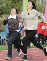 攜手奮進再創(chuàng)輝煌 慶祝《濟南日報》創(chuàng)刊70周年趣味運動會舉行_濟南演