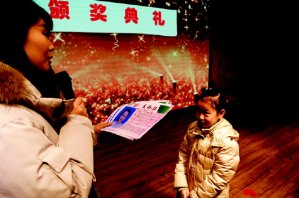 濟南市緯二路小學(xué):給一年級學(xué)生頒發(fā)“生命獎”_濟南演出設(shè)備租賃公司